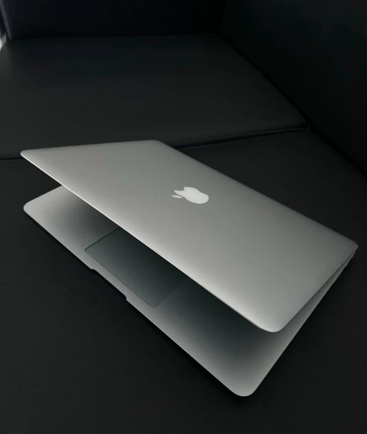 Apple Laptop